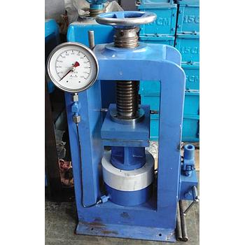 Hand Operated Cube Testing Machine